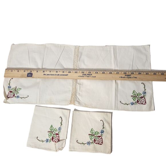 VTG HANKIE SET STRAWBERRY EMBROIDERED DRESSER SCARF POCKET RUNNER ESTATE - Picture 5 of 5